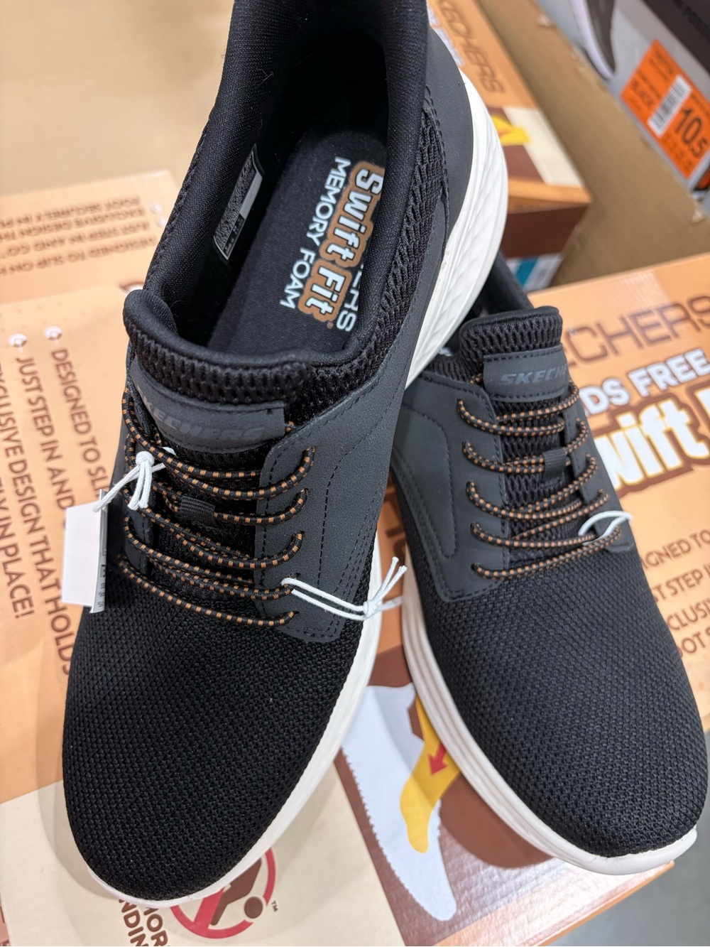Skechers Men’s swift fit Sneaker hands free Accent Laces new in black